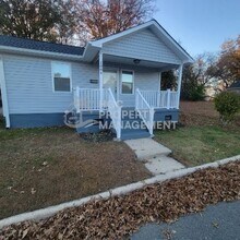 1004 Ware St in Reidsville, NC - Building Photo - Building Photo