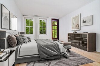 557 Hudson St in New York, NY - Building Photo - Building Photo