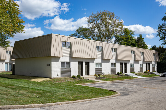 Saratoga Place Apartments & Townhomes in Erlanger, KY - Foto de edificio - Building Photo