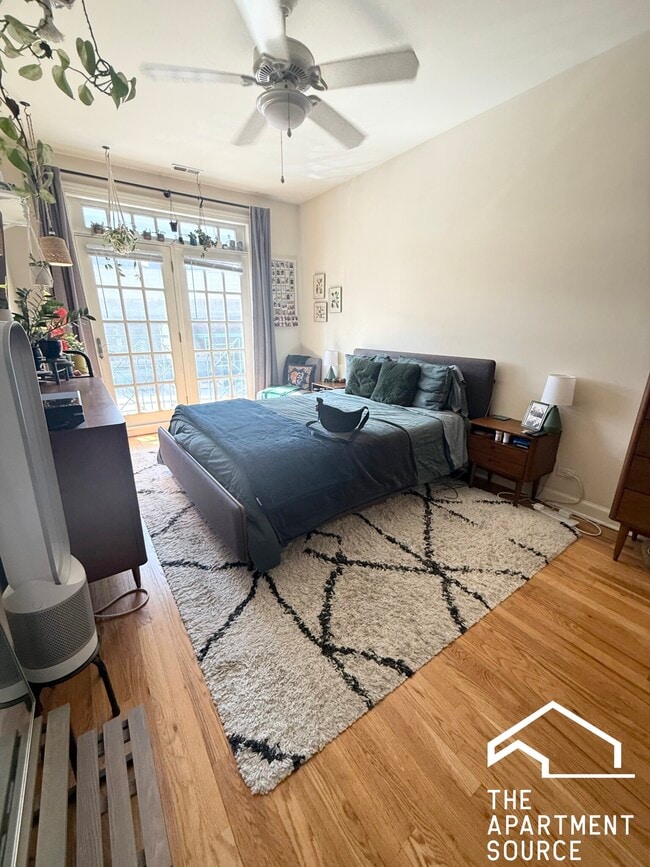 3326 N Clark St, Unit 2F, Unit 2F