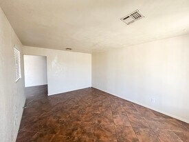 33 S Olive in Mesa, AZ - Building Photo