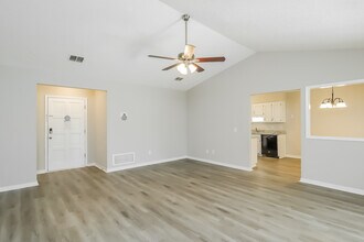 2386 Dundee Ct E in Orange Park, FL - Building Photo - Building Photo