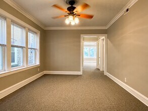 6327 N Oakley Ave, Unit 1 in Chicago, IL - Building Photo - Building Photo