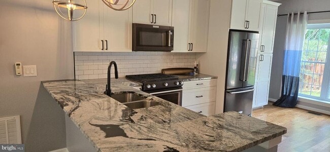 7112 Cold Spring Ct in Alexandria, VA - Building Photo - Building Photo