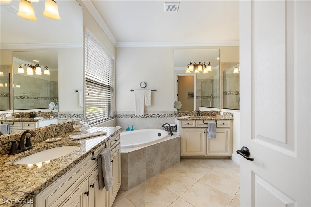 28529 Westmeath Ct in Bonita Springs, FL - Building Photo