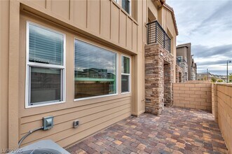 2553 Venetia Pointe St in Henderson, NV - Building Photo - Building Photo