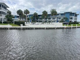 1858 SW Palm City Rd in Stuart, FL - Building Photo
