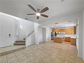 9505 Delivery Ave in Las Vegas, NV - Building Photo - Building Photo