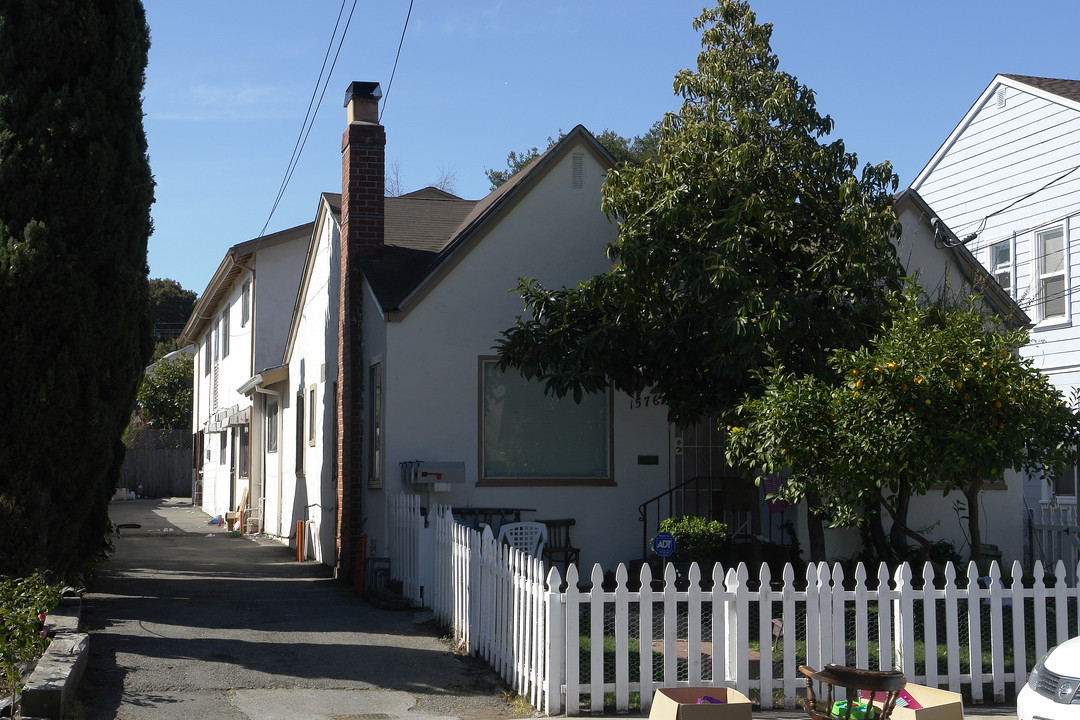 1576 Pacific Ave in Alameda, CA - Foto de edificio