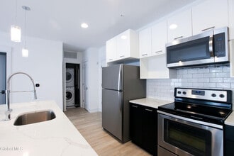 21 Whistler Ct in Saratoga Springs, NY - Building Photo - Building Photo