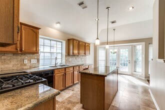 9635 Therrell Dr in Houston, TX - Foto de edificio - Building Photo