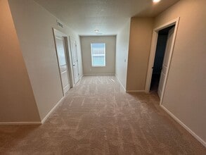 4873 Flight Ave NE in Salem, OR - Building Photo - Building Photo