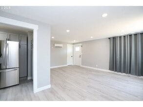 4691 Royal Ave in Eugene, OR - Building Photo - Building Photo