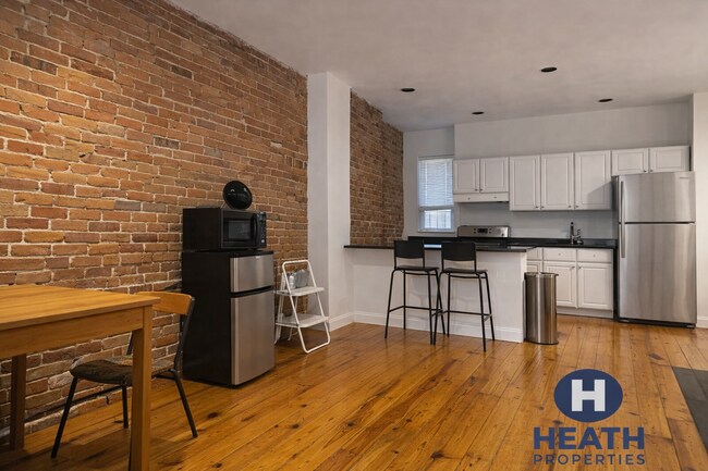 210 Hemenway St, Unit 1 in Boston, MA - Building Photo - Building Photo