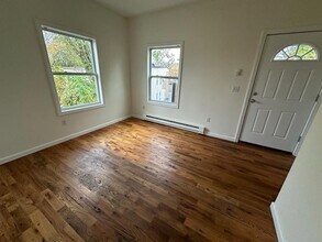 18 Hazel St in Stamford, CT - Building Photo - Building Photo