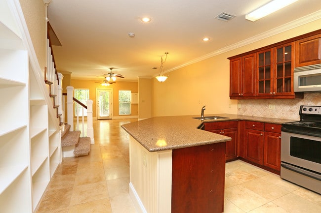 The Gardens in Valdosta, GA - Building Photo - Interior Photo