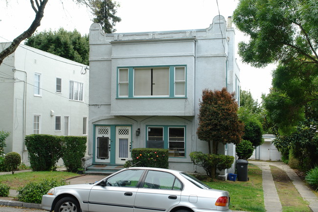 2662-2664 Hilgard Ave in Berkeley, CA - Foto de edificio - Building Photo