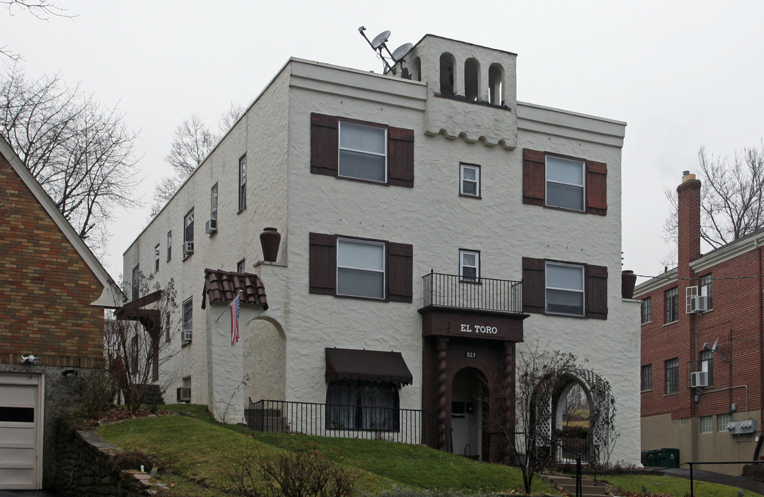 El Toro in Cincinnati, OH - Foto de edificio