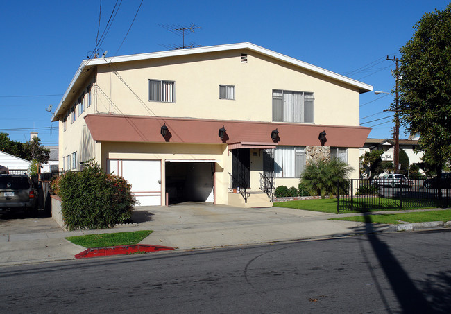 901 Larch St in Inglewood, CA - Building Photo - Building Photo