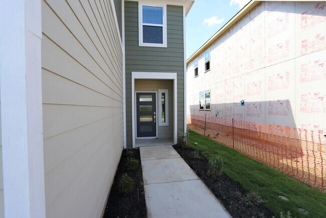 2901 Mary Elizabeth Dr in Austin, TX - Foto de edificio - Building Photo
