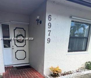 6979 SW 40th St in Miramar, FL - Building Photo