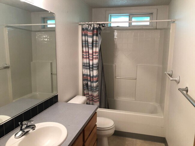 514 NE 80th Ave in Portland, OR - Building Photo - Building Photo