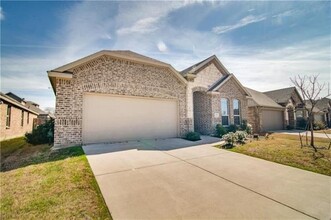 1917 Gayla Creek Dr in Little Elm, TX - Building Photo - Building Photo
