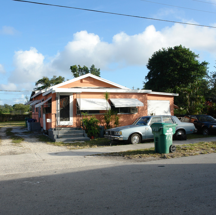 771 NW 80th St in Miami, FL - Building Photo