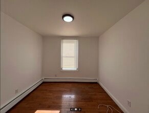 21-23-23 E 17th St in Bayonne, NJ - Building Photo - Building Photo