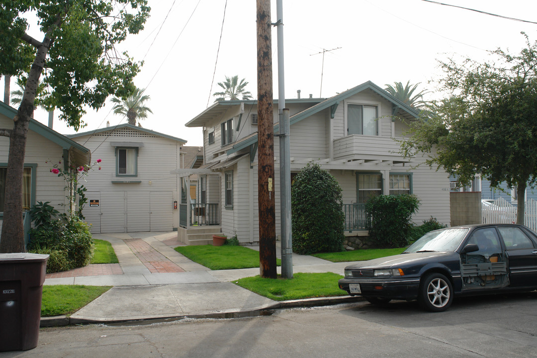 406 E Elk Ave in Glendale, CA - Building Photo