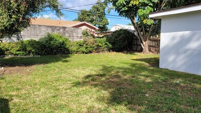 941 NW 99th St in Miami, FL - Building Photo - Building Photo