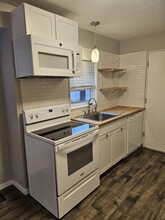 1765 C St NE in Salem, OR - Foto de edificio - Building Photo