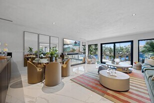3904 NE 167th St in North Miami Beach, FL - Building Photo