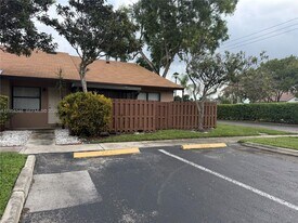 2550 N Nob Hill Rd, Unit 25 in Sunrise, FL - Building Photo