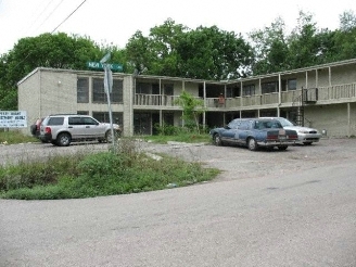 Perry Street Apartments in Houston, TX - Building Photo