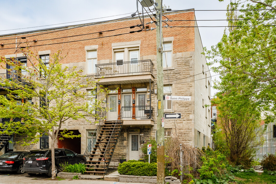 307 Saint-Philippe Rue in Montréal, QC - Building Photo