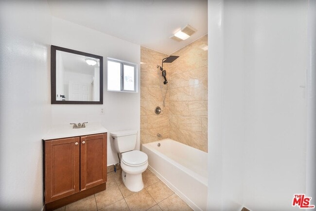 426 E Century Blvd in Los Angeles, CA - Building Photo - Building Photo