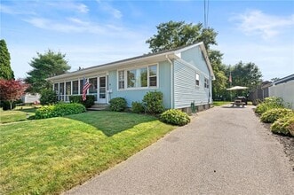 9 Woodlund Ave in Westerly, RI - Building Photo - Building Photo