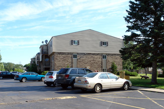 Fern Hill in Clinton Township, MI - Building Photo - Building Photo