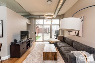 1000 W Adams St in Chicago, IL - Building Photo