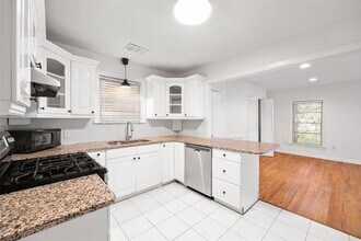 934 E 52nd St in Austin, TX - Building Photo - Building Photo