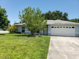 1832 SW 10th Terrace in Cape Coral, FL - Building Photo