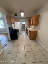 2148 Bunting Dr in Jacksonville, FL - Foto de edificio - Building Photo