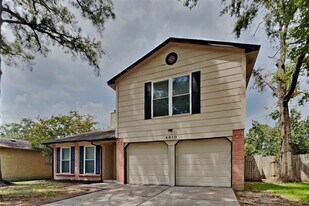 4810 Ingleside Ct in Spring, TX - Building Photo