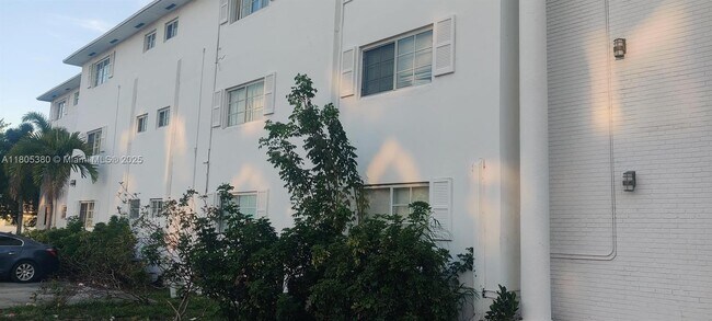 13700 NE 6th Ave in North Miami, FL - Building Photo - Building Photo