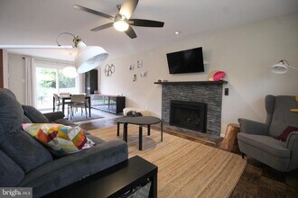1421 Mayflower Dr in McLean, VA - Building Photo - Building Photo
