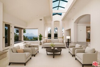 1136 Calle Vista Dr in Beverly Hills, CA - Building Photo - Building Photo