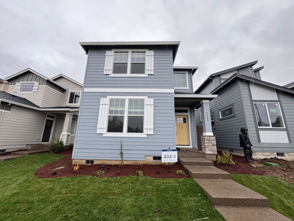 7344 SE Madrone St in Hillsboro, OR - Building Photo