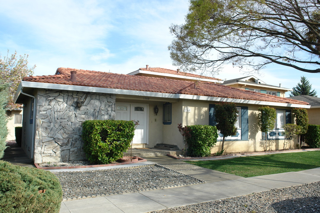 1360 Essex Way in San Jose, CA - Foto de edificio