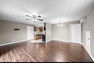 1111 Robert St in Pearland, TX - Building Photo - Building Photo